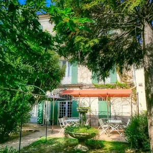 ** Hotel Au Saint Roch - Et Jardin France